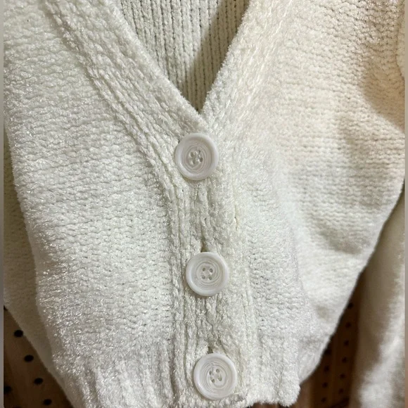 EUC Urban Outfitters Cream Cozy Cropped Cardigan Button Up Sweater Size Large - Picture 3 of 5